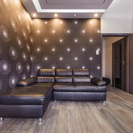 Wild&nature - Nadmorski Dwor + Car Garage Gdansk